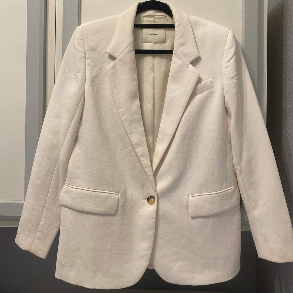 Aritzia Wilfred generation blazer in burch (white/cream).